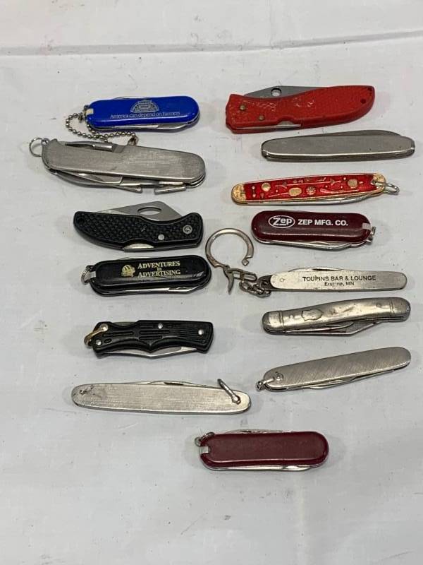 lot 40 image: Lot of 14 Knives