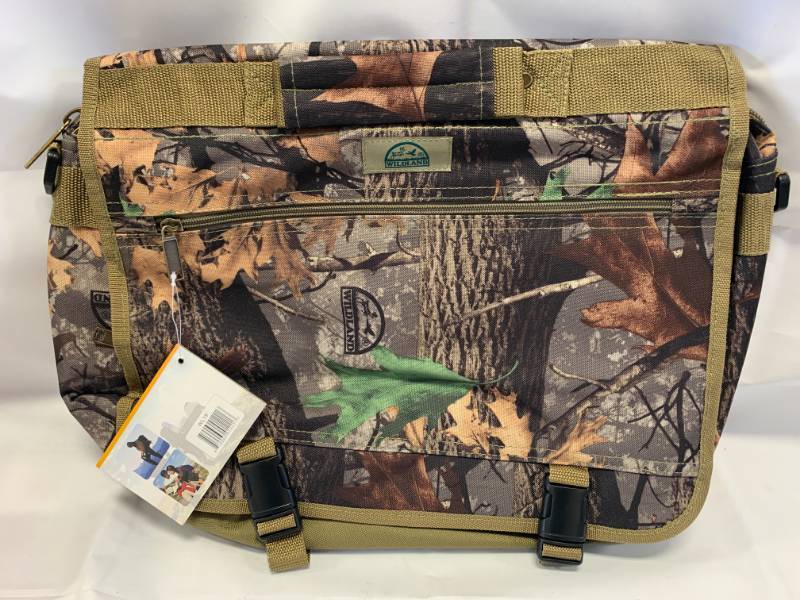 lot 48 image: New Woodland Camo Messenger  Computer Bag