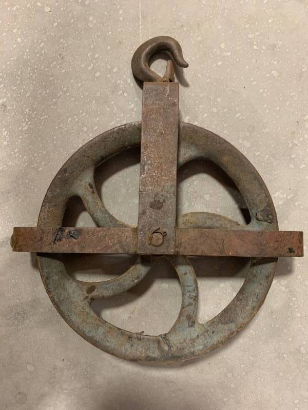lot 54 image: 12 Diameter Cast Iron Well Wheel Pulley