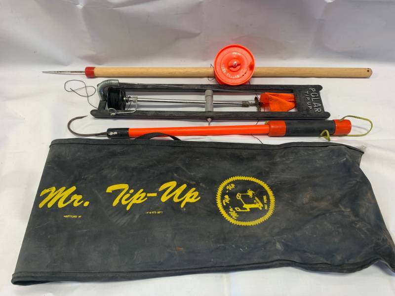 lot 55 image: Ice Fishing Kit
