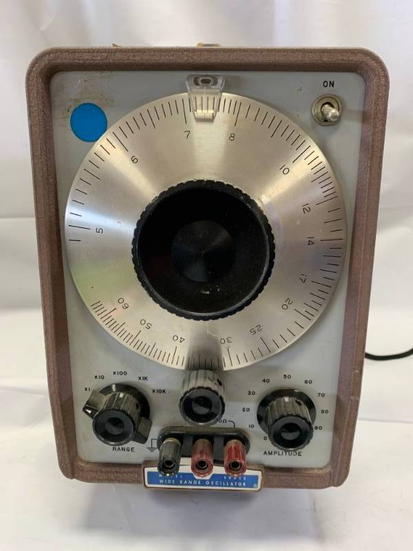 lot 74 image: HP 200CD Wide Range Oscillator