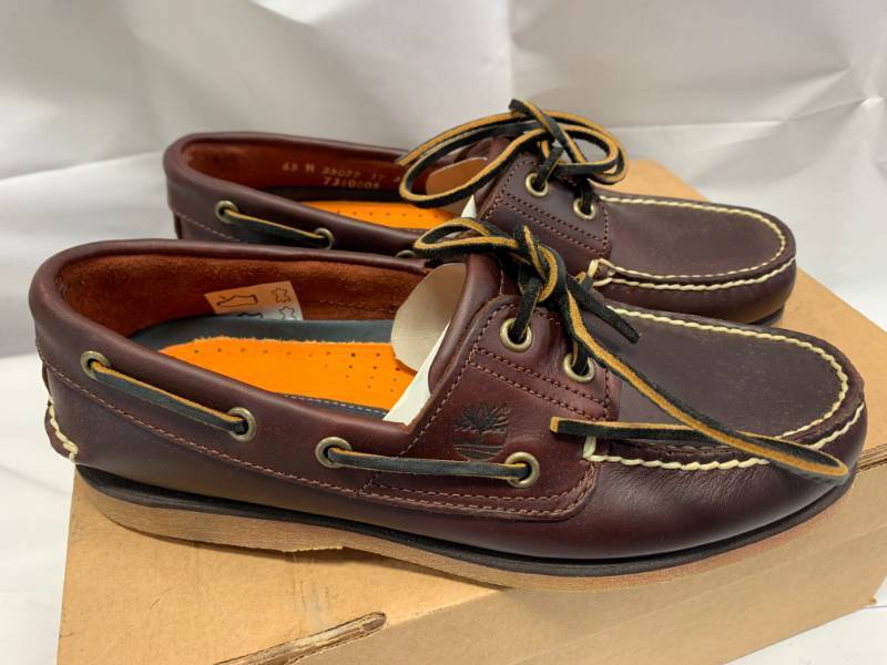 lot 97 image: New Timberland Leather Boat Shoes Size 6 12