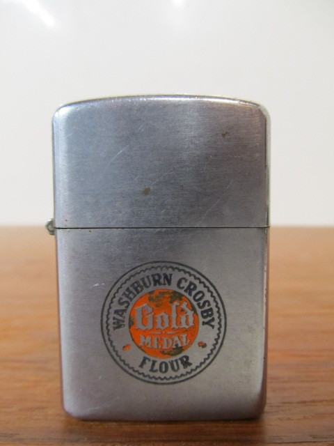 lot 20 image: Vintage GOLD MEDAL FLOUR Advertising Cigarette Lighter