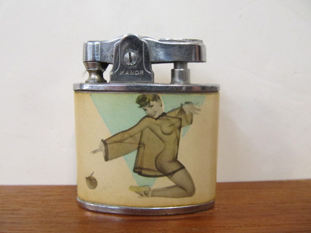 lot 21 image: Vintage 2-Sided PINUP GIRL Cigarette Lighter.