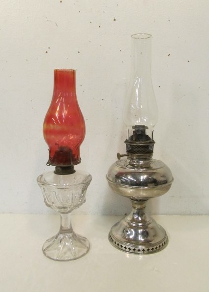 lot 31 image: Pair of Old Vintage Oil Lamps 
