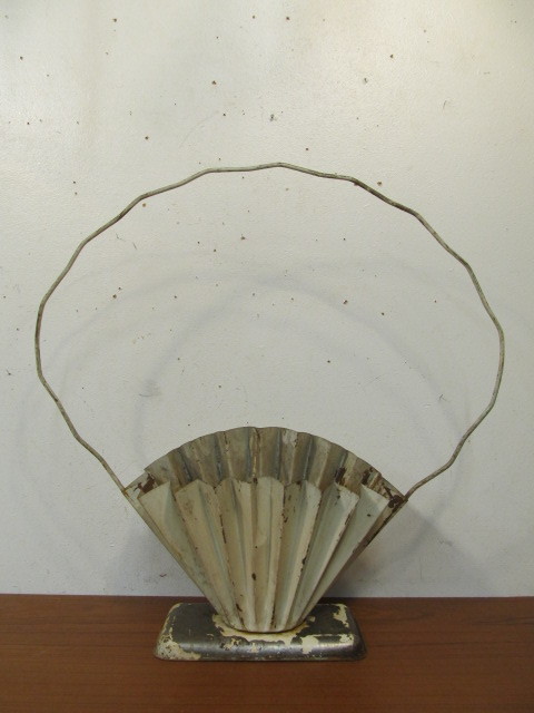lot 38 image: Large Vintage Mid Century Metal Planter