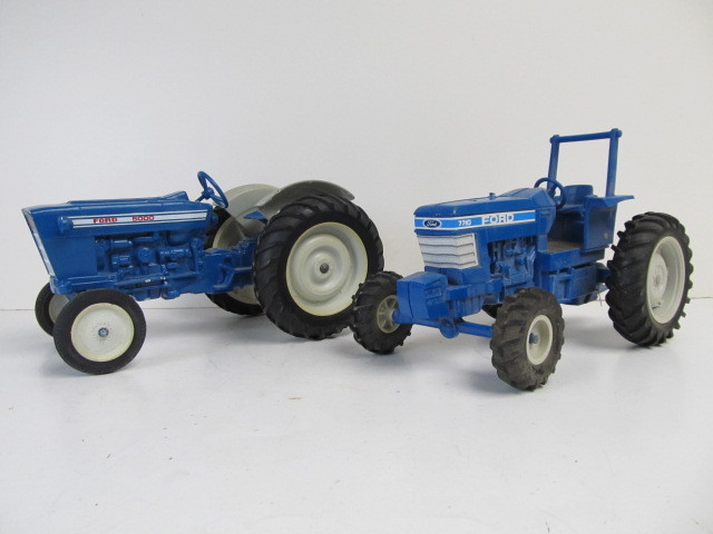 lot 49 image: Pair of Larger Size Vintage Diecast Metal Ertl FORD Tractors