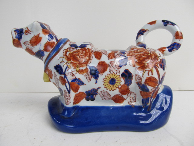 lot 64 image: Vintage Chinese Decorated Cow Creamer 