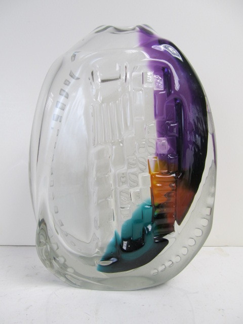 lot 66 image: Beautiful Signed BOB TOENSING Sculptural Art Glass Vase