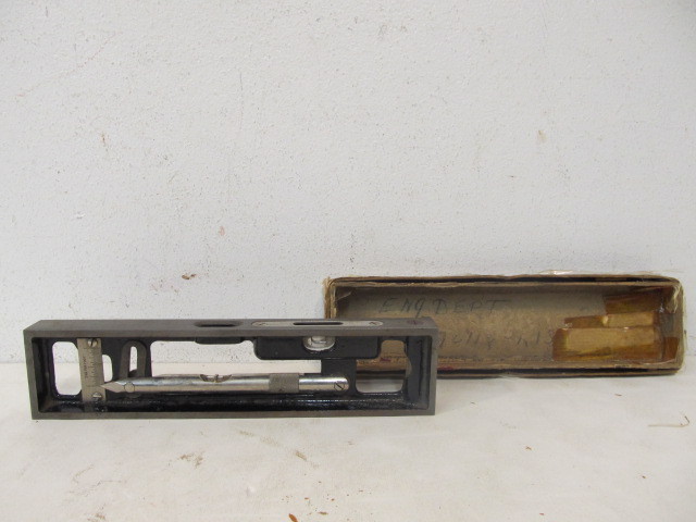 lot 74 image: Old Vintage STARRETT Engineers Incline Level wBox
