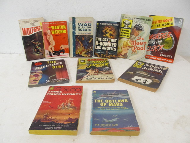 lot 91 image: Group of Vintage 30s-40s Pulp Mystery & Sci-Fi Paperback Books