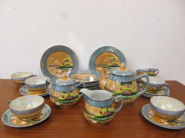 lot 93 image: NICE Set of Vintage Signed Japanese Hand Painted Lusterware 