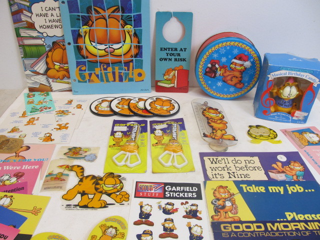 lot 143 image: Large Lot of Vintage 1970s-80s GARFIELD Collectibles #2