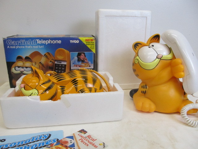 lot 144 image: 2 Vintage GARFIELD Telephones