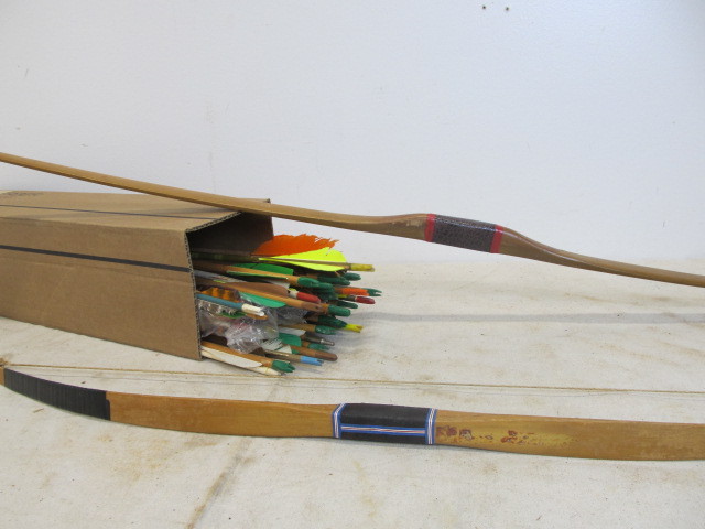 lot 152 image: Vintage Archery Bows & LARGE Group of Arrows