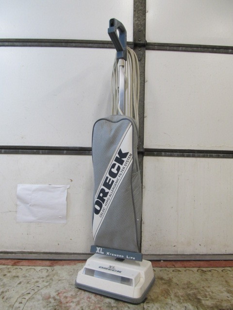 lot 100 image: Working ORECK XL Vacuum Cleaner