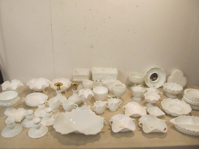 lot 104 image: LARGE Collection of Vintage Milk Glass - Fenton & Westmoreland
