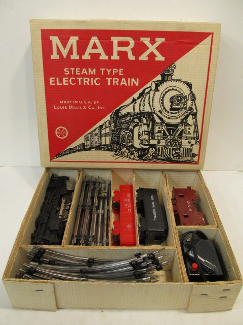 lot 110 image: Vintage MARX Steam Type Electric Train Set wBox