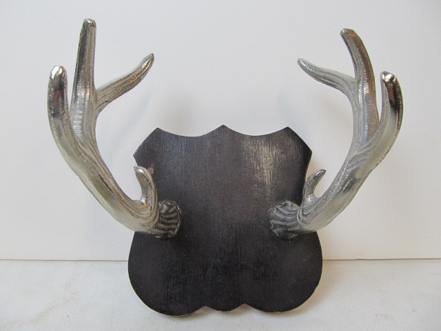 lot 118 image: Vintage Cast Metal Deer Antler Wall Hanging
