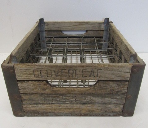 lot 126 image: Old Vintage Primitive Wooden Cloverleaf Minneapolis Advertising Crate