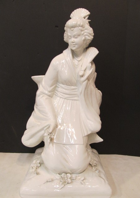 lot 185 image: LARGE Vintage Geisha Girl Statue - 23