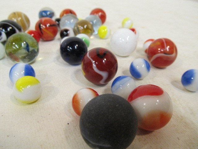 lot 206 image: Group of Vintage Marbles - Mostly Shooters