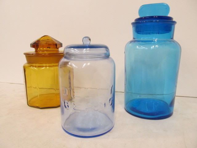 lot 208 image: 3 Vintage Colored Glass Lidded Jars