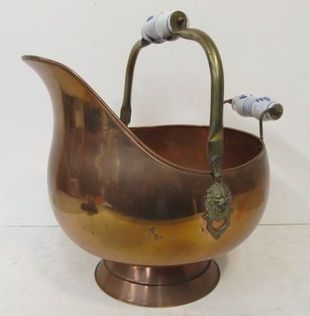 lot 214 image: LARGE Vintage Brass Porcelain Handle Coal HodScuttle Bucket