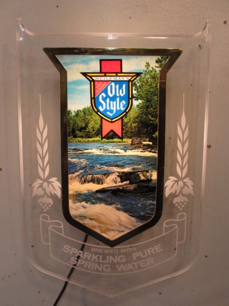 lot 215 image: Working Vintage OLD STYLE Lighted Beer Sign