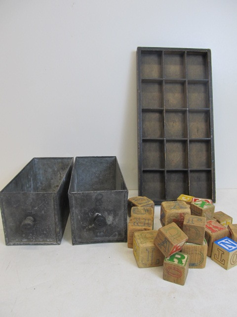 lot 164 image: Antique Galvanized Metal Drawers Tray & Wooden Blocks
