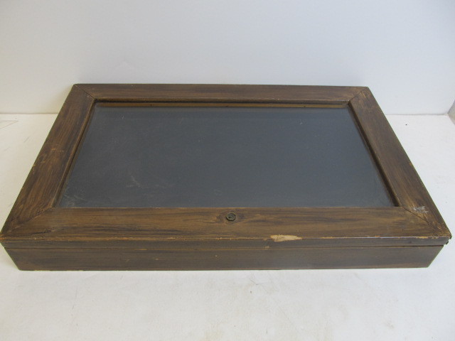 lot 168 image: Vintage Wood & Glass Tabletop Display Case