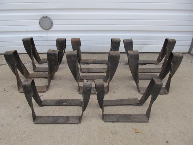 lot 15 image: Lot of 8 Vintage Industrial Heavy Steel Brackets