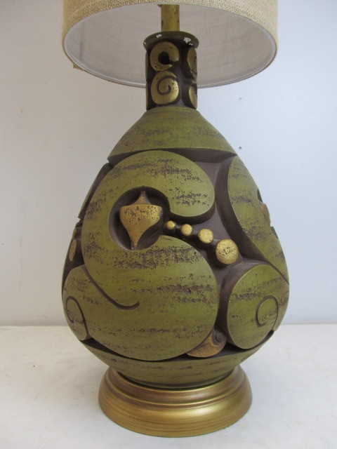 lot 176 image: LARGE Deep Relief Sculptural Mid Century Table Lamp