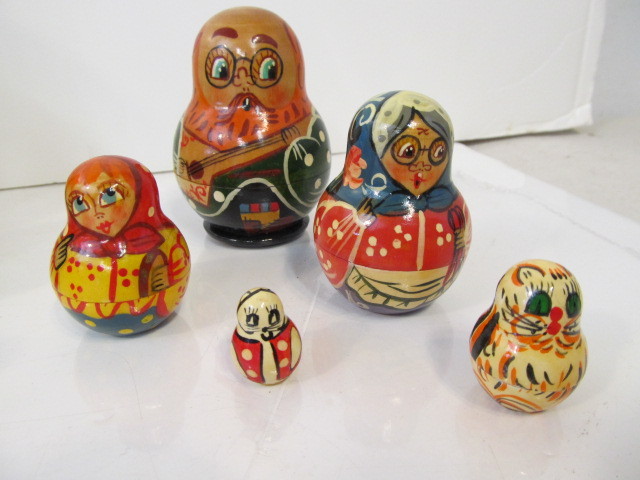 lot 222 image: 3 Sets of Vintage Wooden Russian Nesting Matryoshka Dolls
