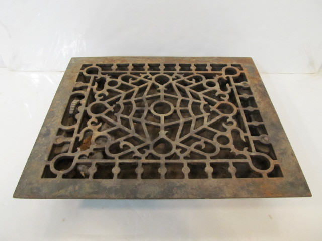lot 231 image: Antique Cast Iron Floor Grate