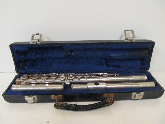 lot 234 image: Vintage German GEMEINHARDT Flute wCase