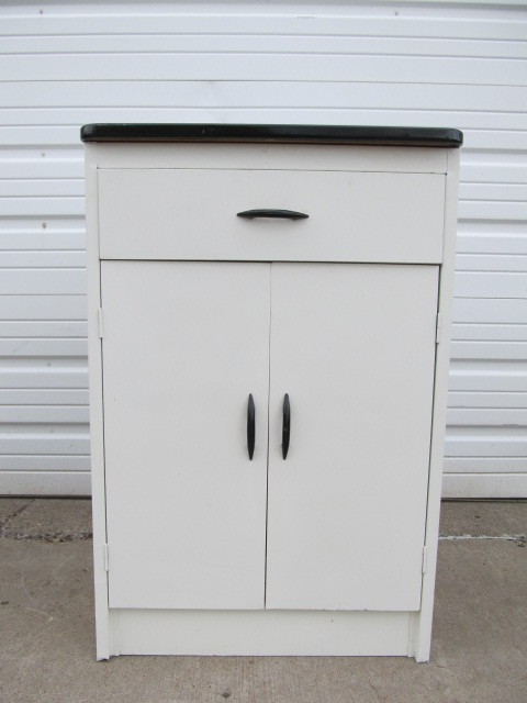 lot 242 image: Nice Vintage 1950s Enamel Top Kitchen Cabinet