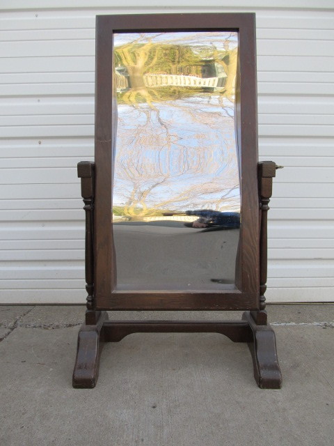 lot 250 image: Vintage Carnival Fair Wavy FatSkinny Mirror wStand