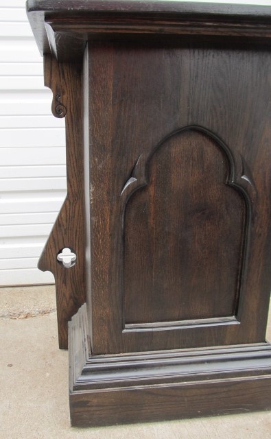 lot 290 image: Vintage Solid Oak Podium or Host Stand