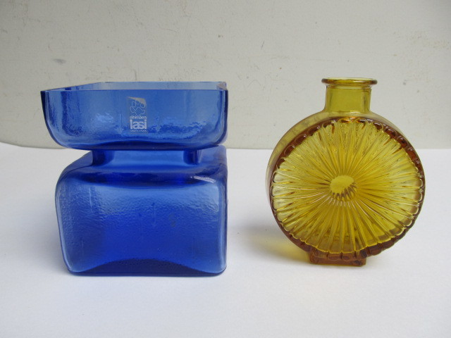 lot 178 image: Pair of Scandinavian Riihimaen Lasi Art Glass Vases