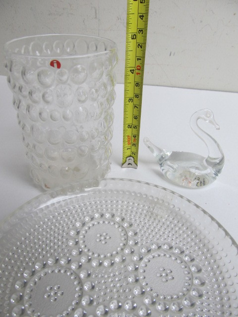 lot 179 image: 3 Pieces of Signed Finnish Glassware
