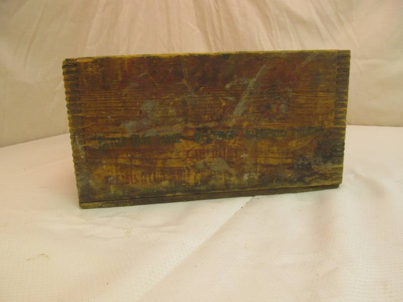lot 3 image: Vintage wood Ammo Box