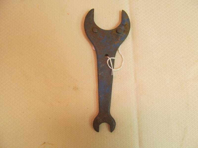 lot 13 image: IH End Wrench