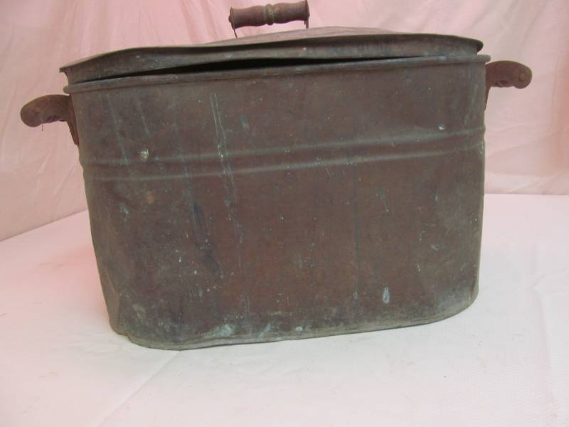 lot 26 image: Copper Boiler with lid