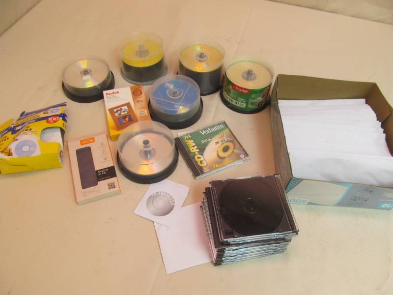 lot 32 image: computer supplies