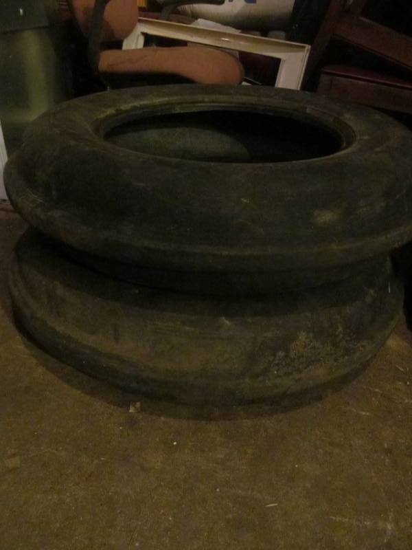 lot 50 image: Farm Front Tire Single Rib