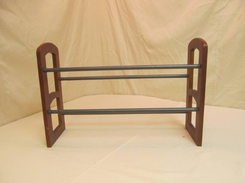 lot 66 image: Shoe Rack