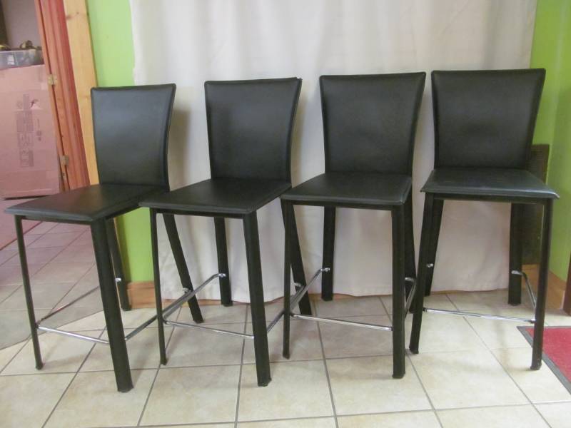 lot 68 image: Bar Stools