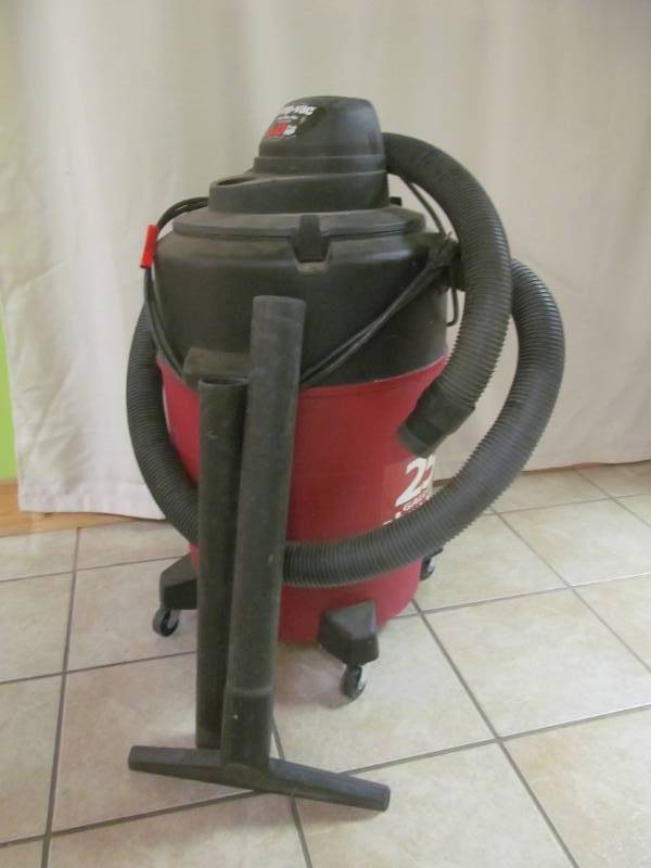 lot 71 image: WetDry Shopvac