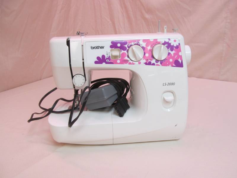lot 73 image: Sewing Machine